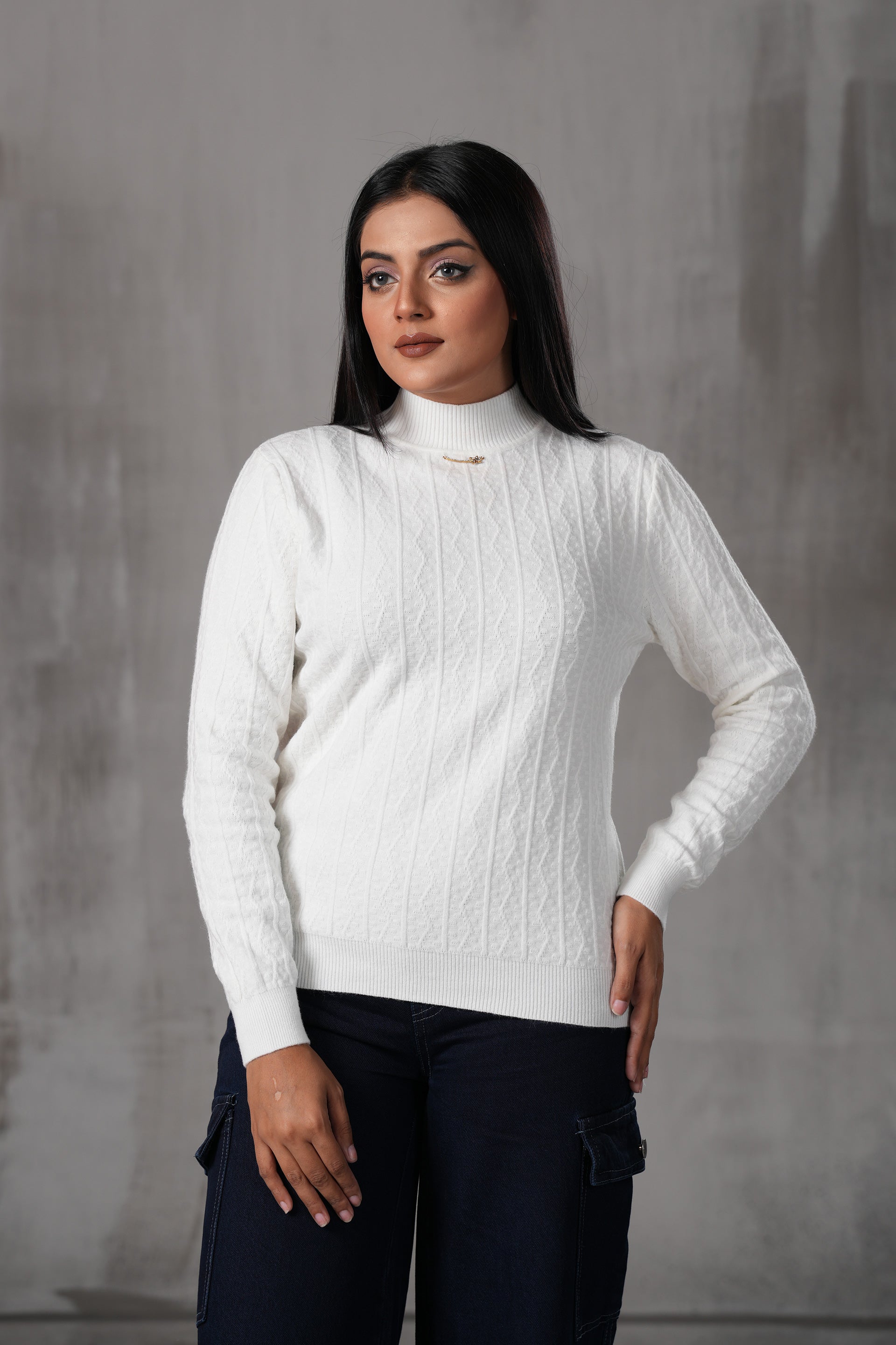 Cable knit pendant high neck sweater