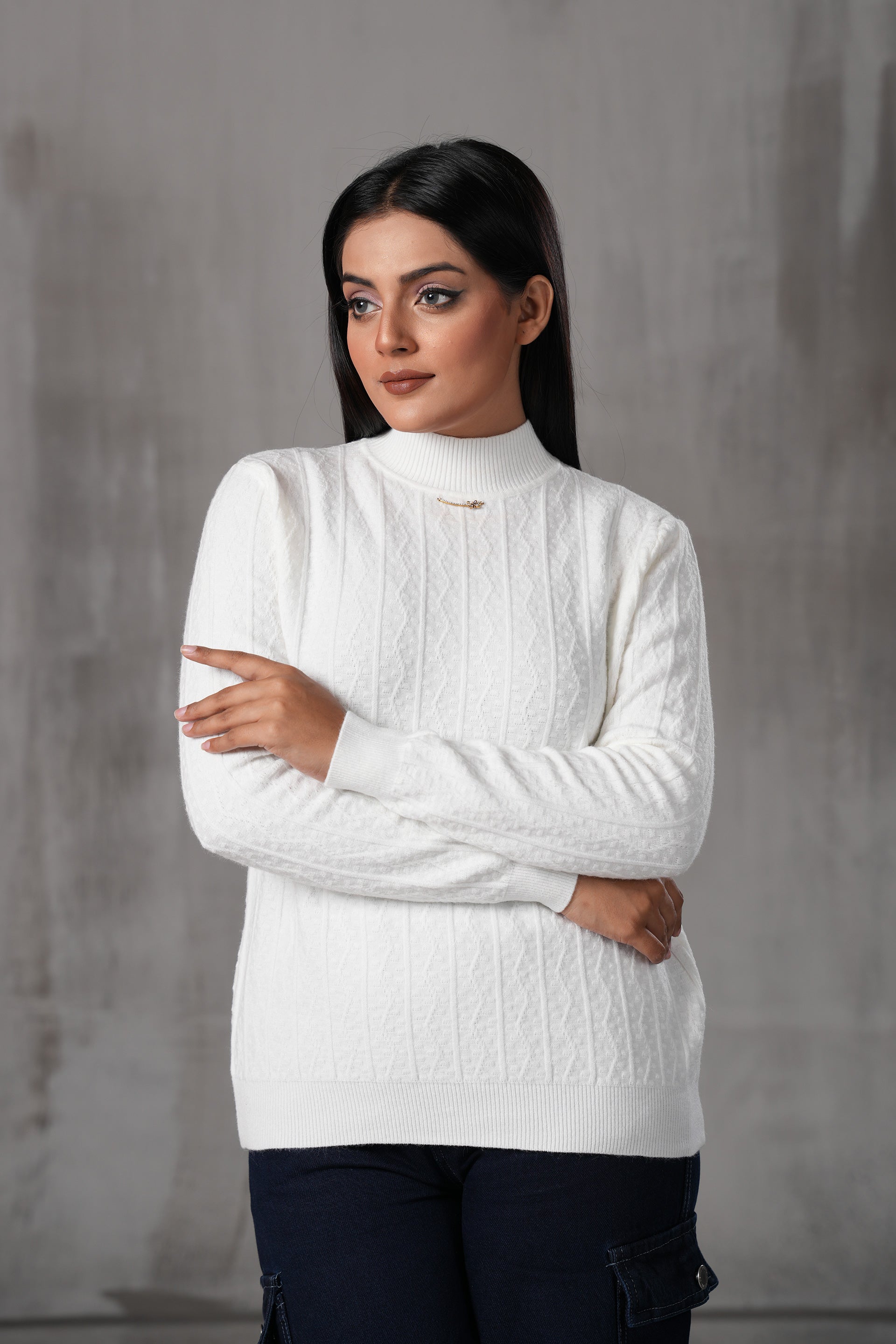 Cable knit pendant high neck sweater