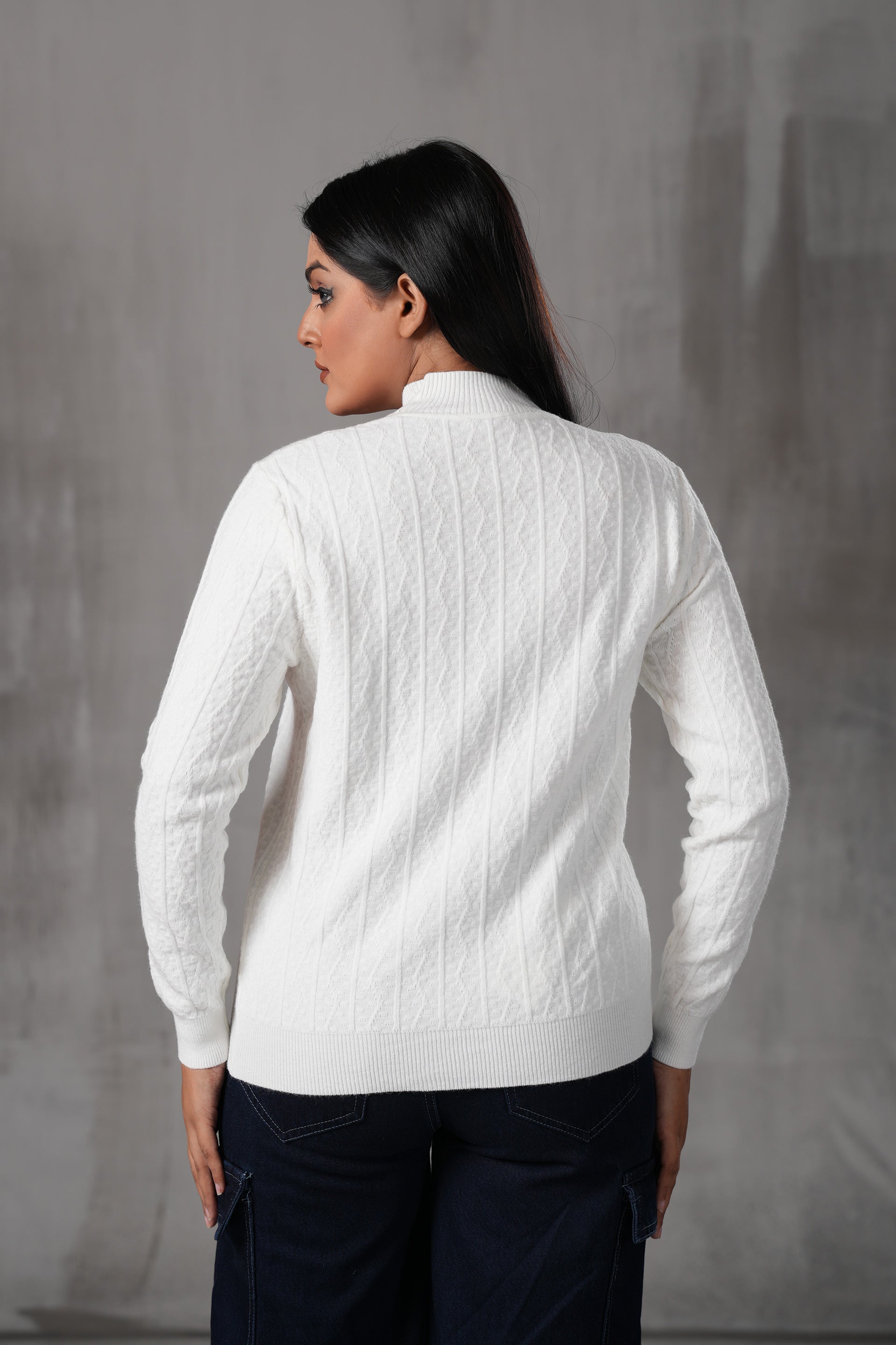 Cable knit pendant high neck sweater