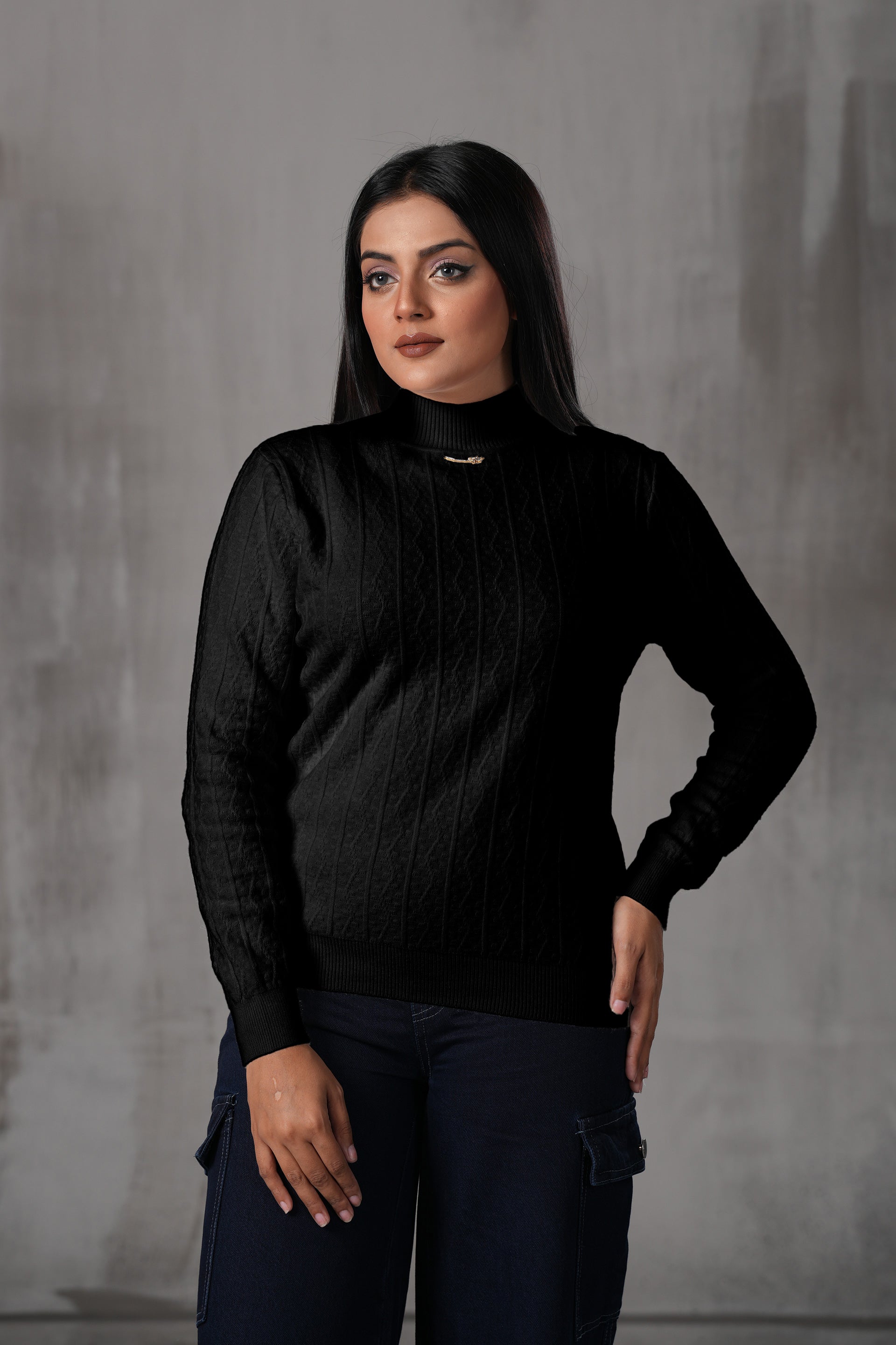 Cable knit pendant high neck sweater