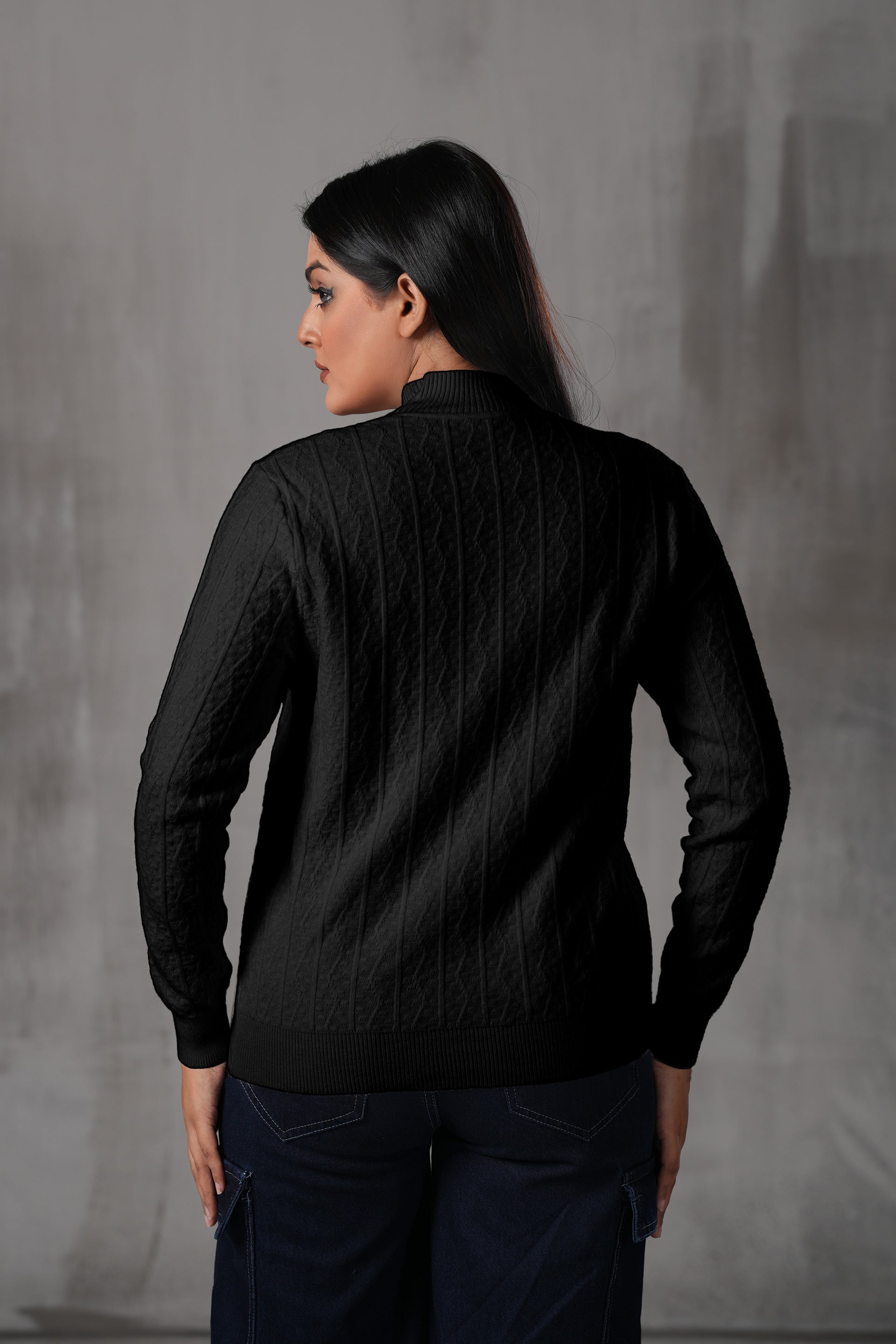 Cable knit pendant high neck sweater