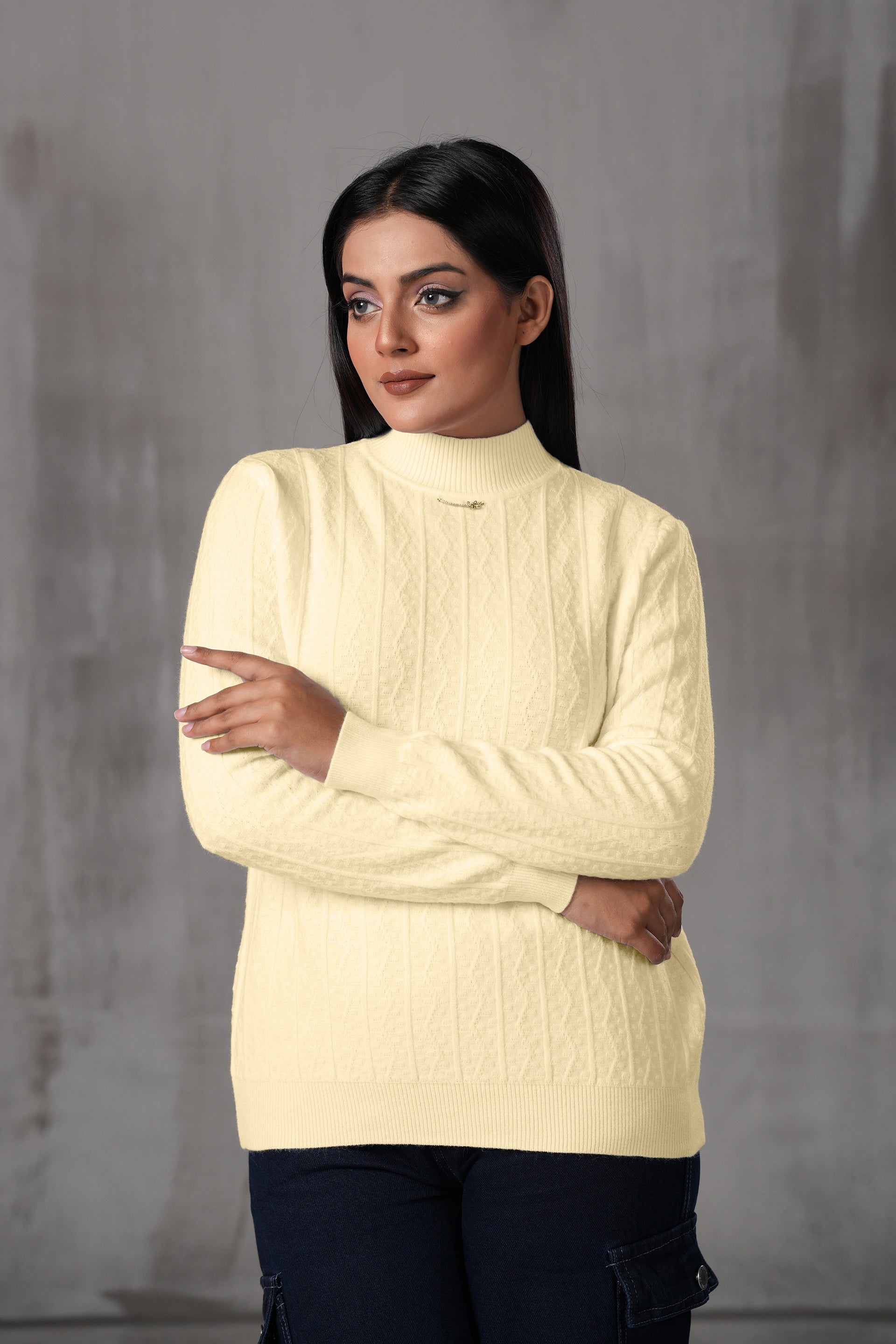 Cable knit pendant high neck sweater