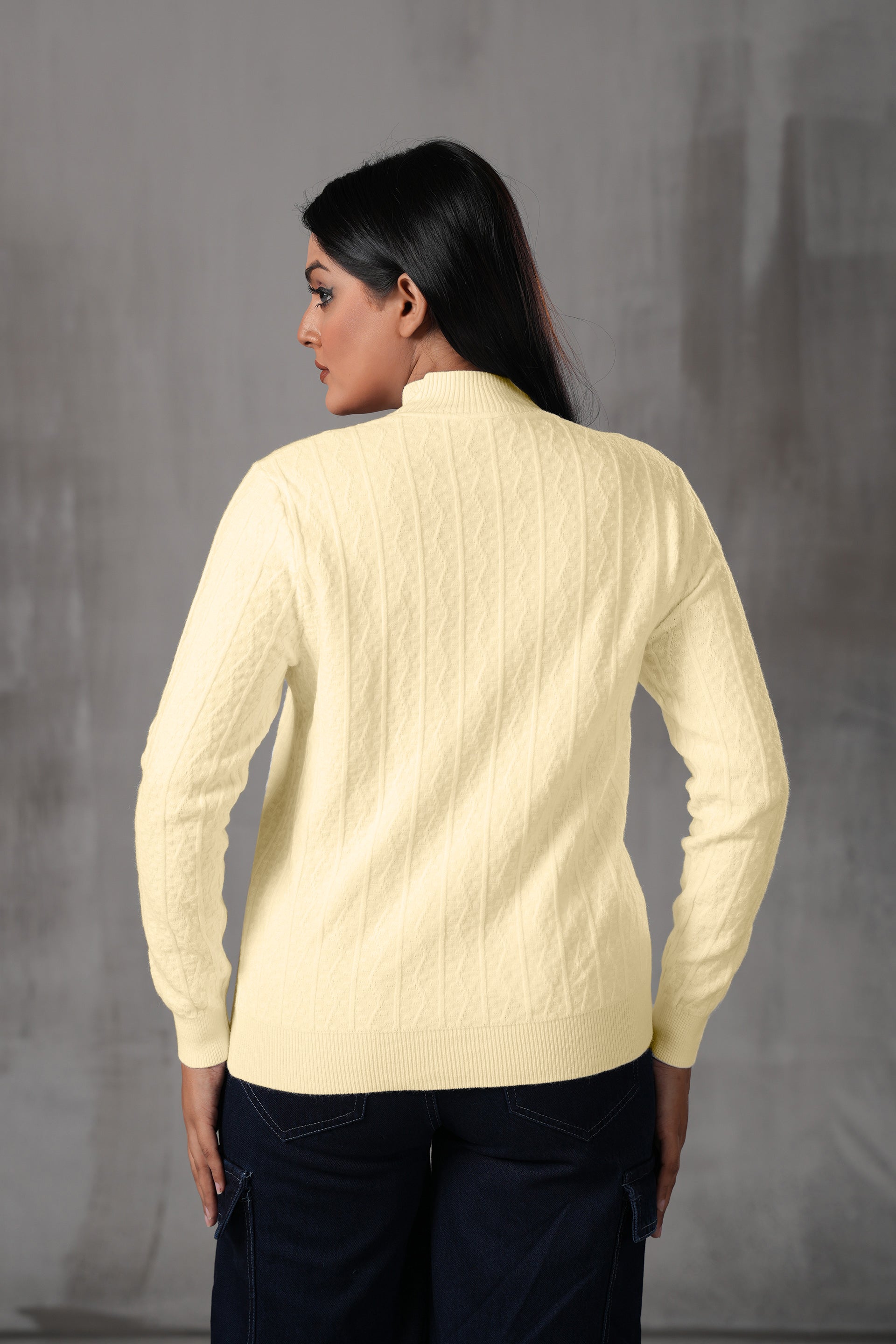 Cable knit pendant high neck sweater