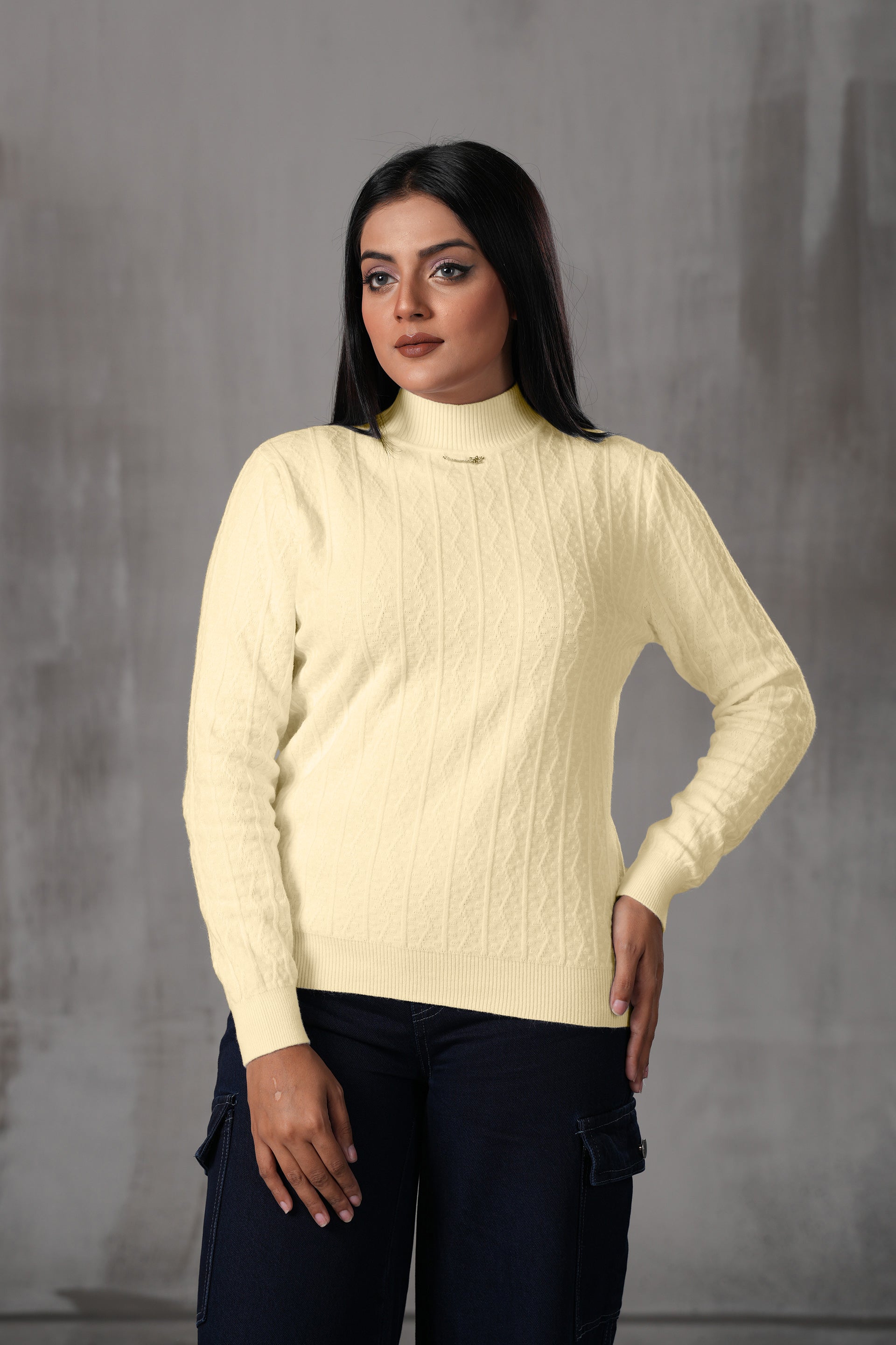 Cable knit pendant high neck sweater